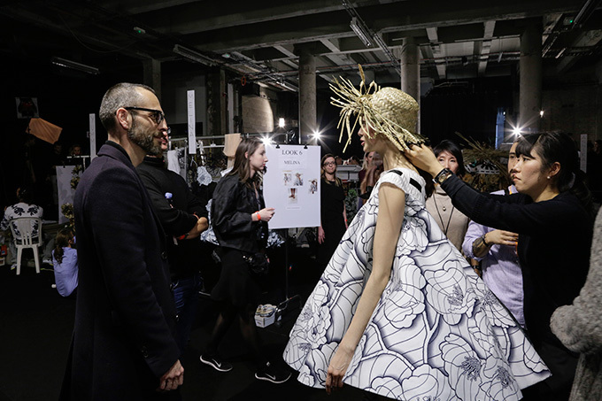 ヴィクター＆ロルフ オートクチュール(VIKTOR & ROLF Haute Couture) 2015年春夏バックステージ - バックステージ画像3