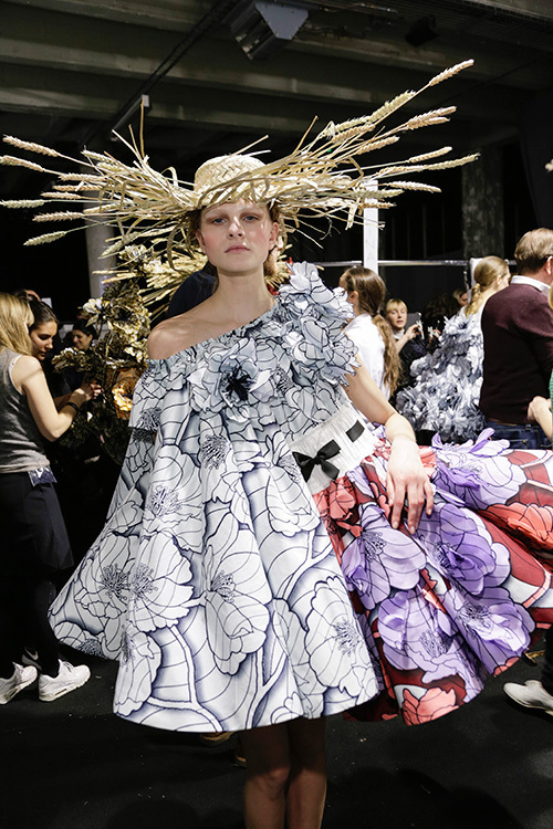 ヴィクター＆ロルフ オートクチュール(VIKTOR & ROLF Haute Couture) 2015年春夏バックステージ - バックステージ画像23