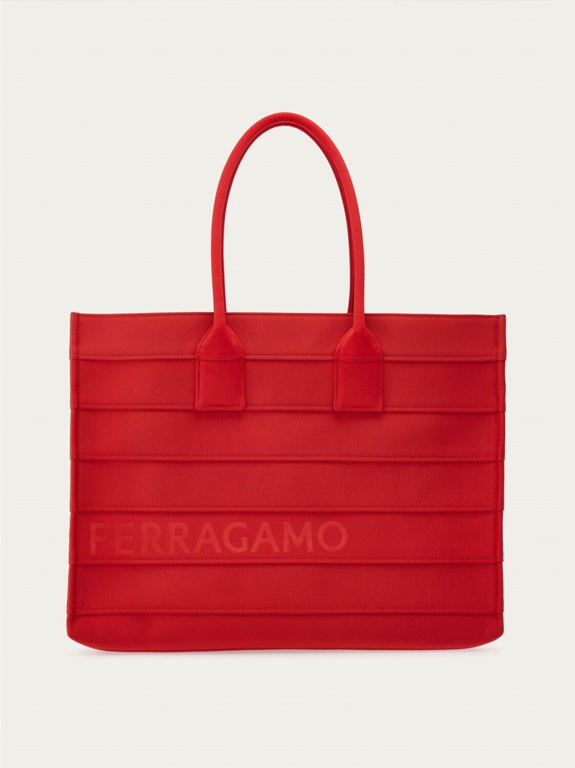 フェラガモ、“グログラン”使用の新作ウィメンズトートバッグ