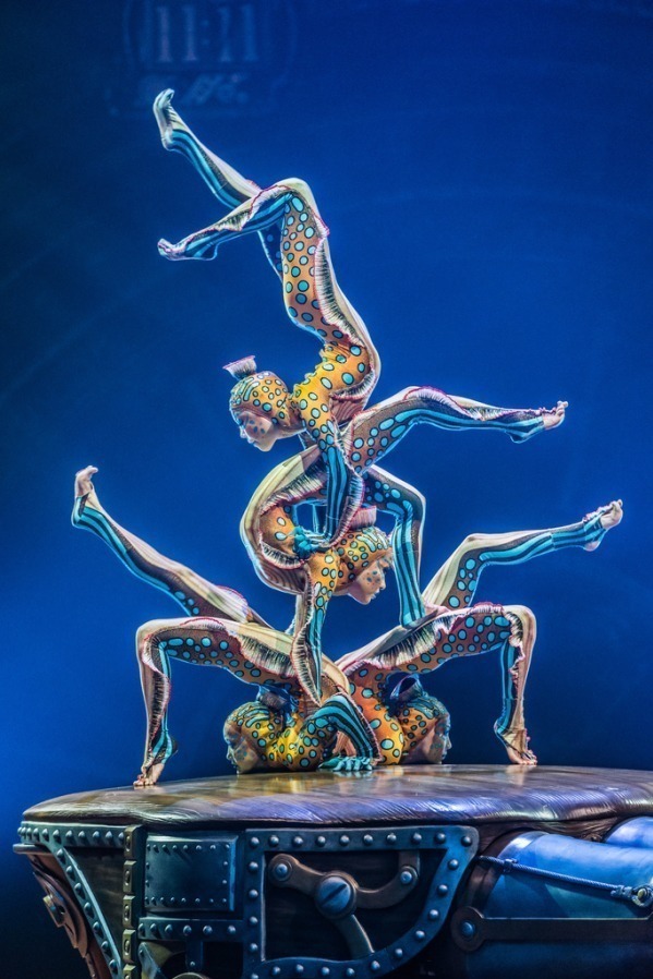 「キュリオス」コントーション
©Photo: Martin Girard / shootstudio.ca © 2014 Cirque du Soleil