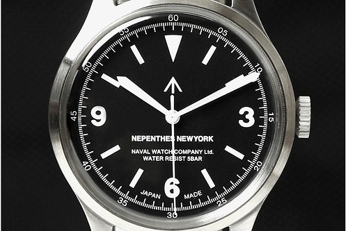 ネペンテス ニューヨーク×ナバル ウォッチの腕時計、簡単着脱ステンレスバンドのミリタリーウォッチ