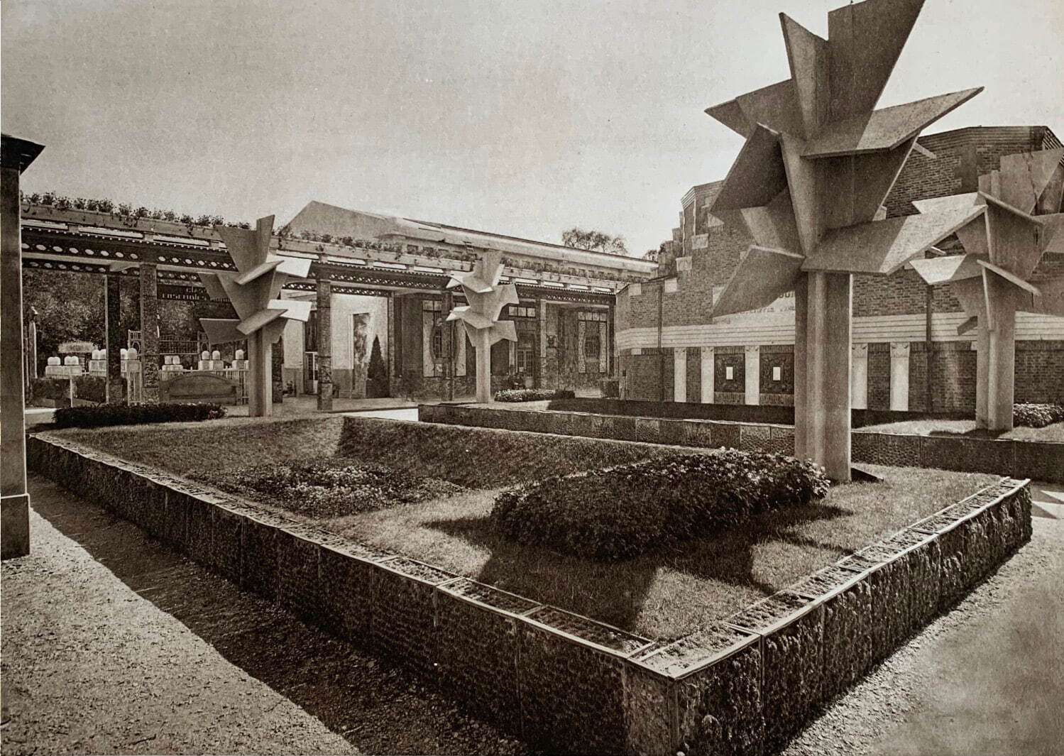 ロベール・マレ＝ステヴァンス 「庭園」 『1925年パリ装飾美術博覧会：建築と庭園』より
1925年 東京都庭園美術館蔵