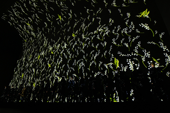ディオール オムが上海 再注目の美術館でショー - 壁一面に “スズラン”を映し出す｜写真22