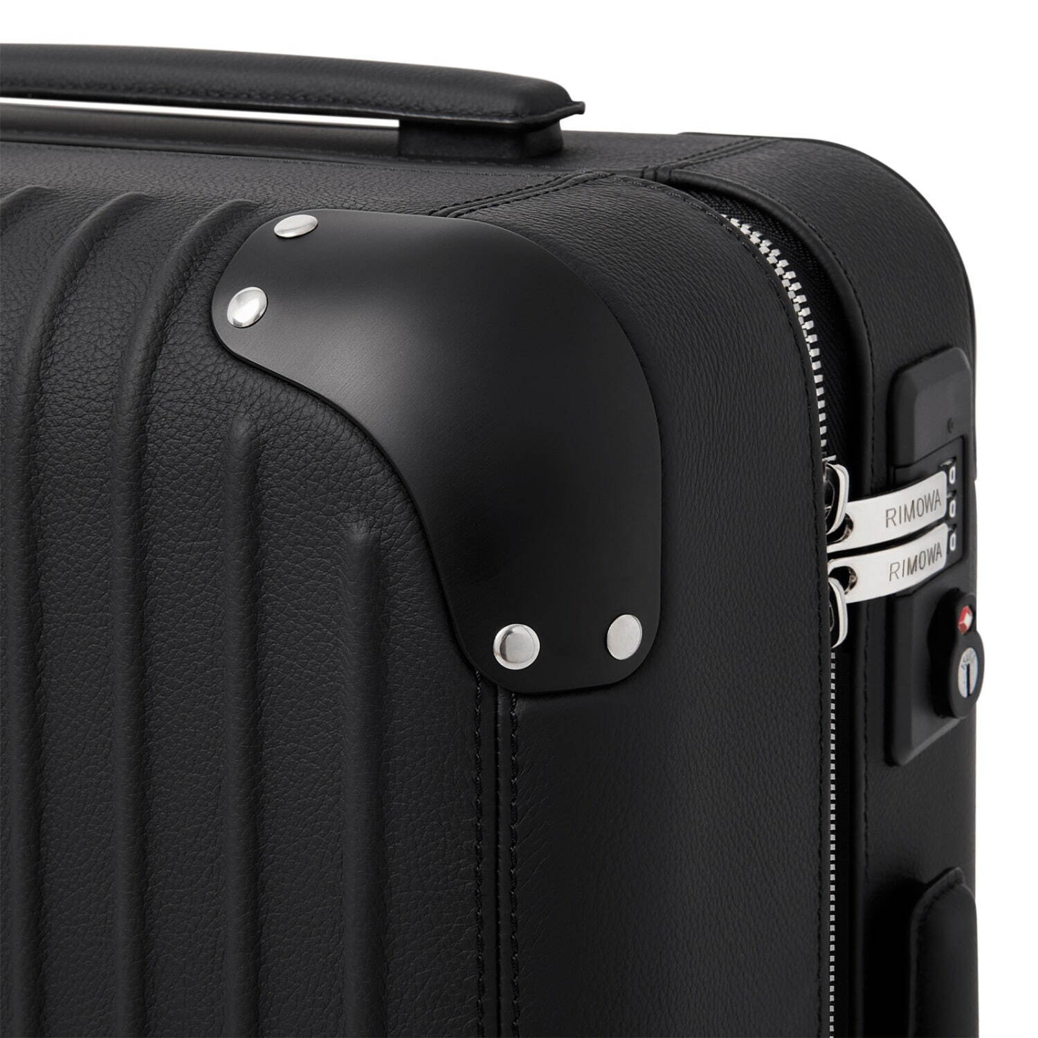 リモワからレザー製の新作スーツケース「ディスティンクト」ブラック＆ネイビーの2色で登場 | 写真
