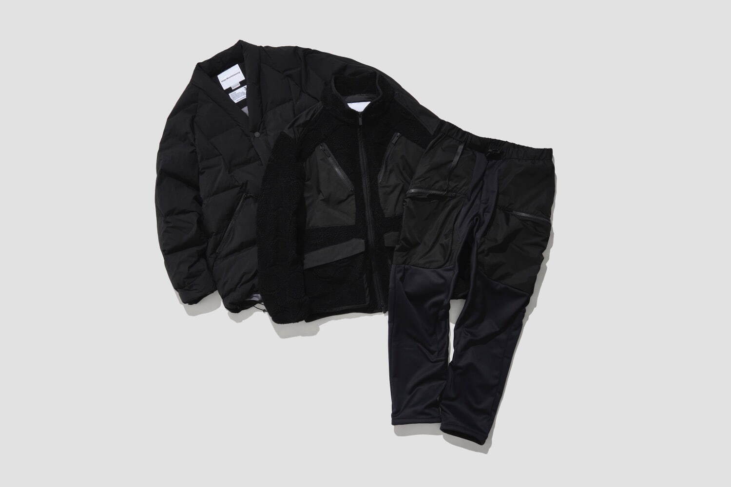 White Mountaineering WINDSTOPPER×TAION GORE-TEX WINDSTOPPERHANTEN DOWN JACKET 71,500円、
White Mountaineering WINDSTOPPER×GORE-TEX WINDSTOPPER BOA FLEECE JACKET 64,900円、
White Mountaineering WINDSTOPPER×EX. GORE-TEX WINDSTOPPER JERSEY HYBRID PANTS 61,600円