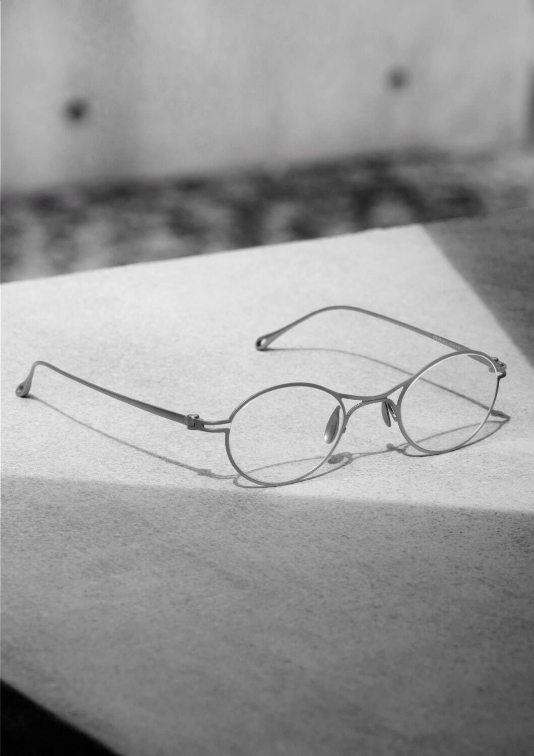 ジョルジオ アルマーニ×ユウイチ トヤマ.の新作アイウェア、"2本の縄跳び”着想のメガネやサングラス｜写真16