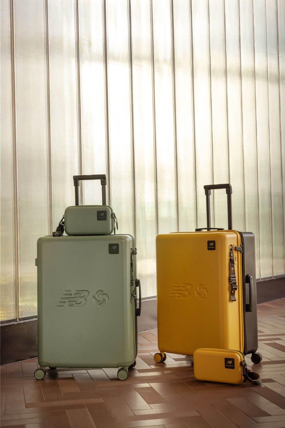 ニューバランス×サムソナイトのスーツケース、オリーブやマスタードなどツートーンカラーのロゴ入りで｜写真7