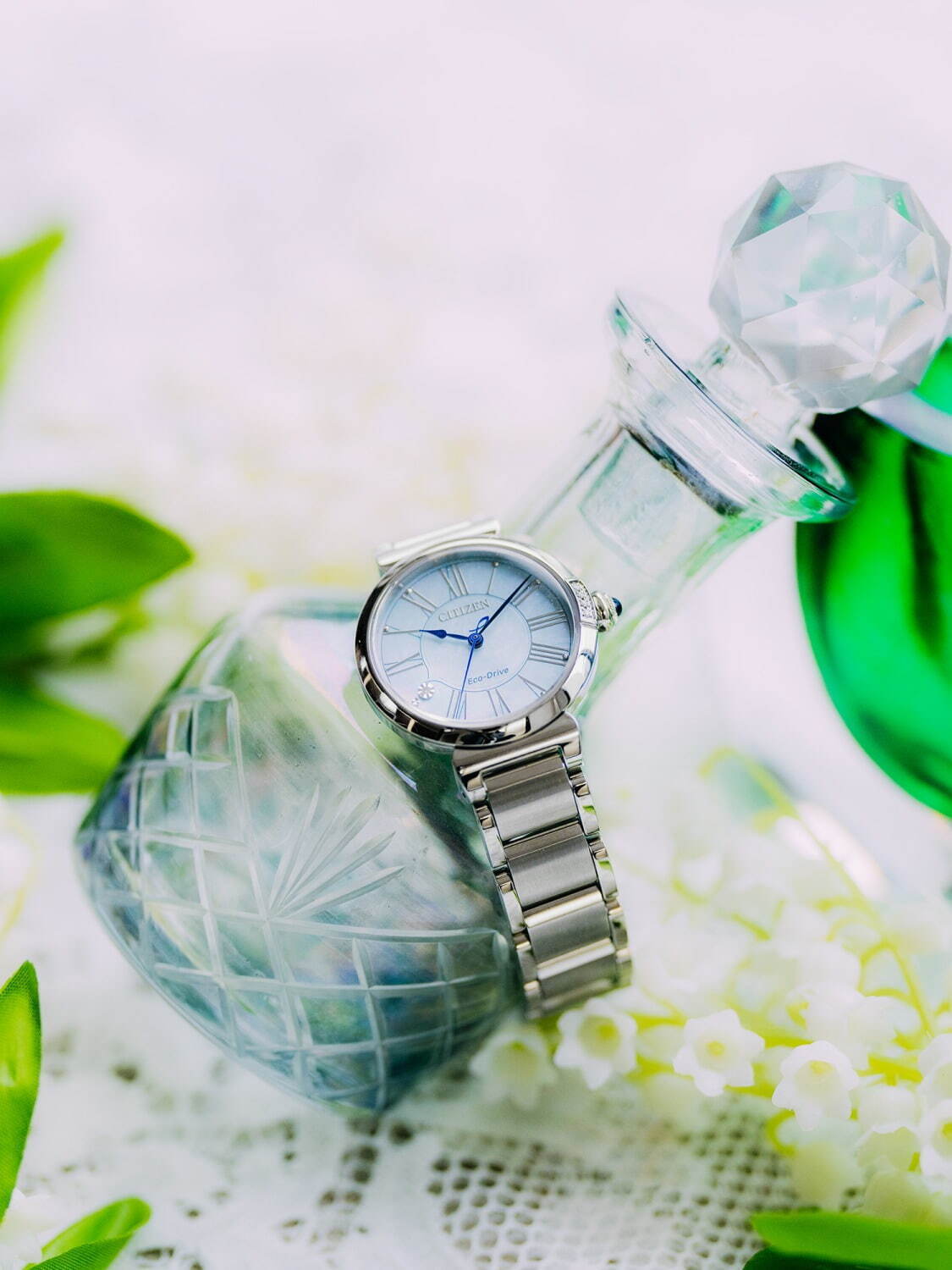シチズン エル“幸せを運ぶ”スズラン着想の腕時計、大人可愛く＆上品に使えるジュエリーのような1本｜写真13