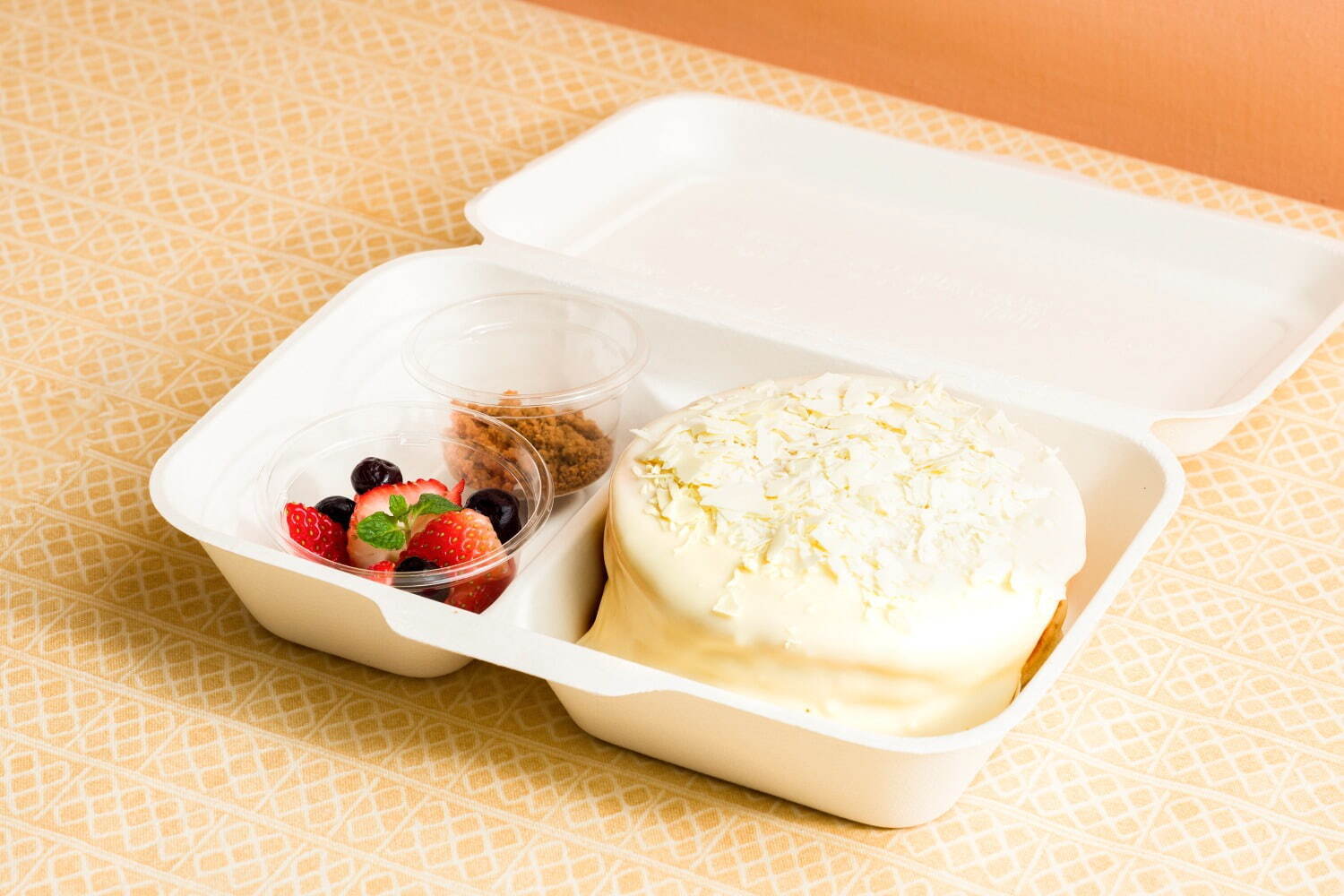 「ホワイトフォンダンショコラパンケーキ」テイクアウト 1,404円