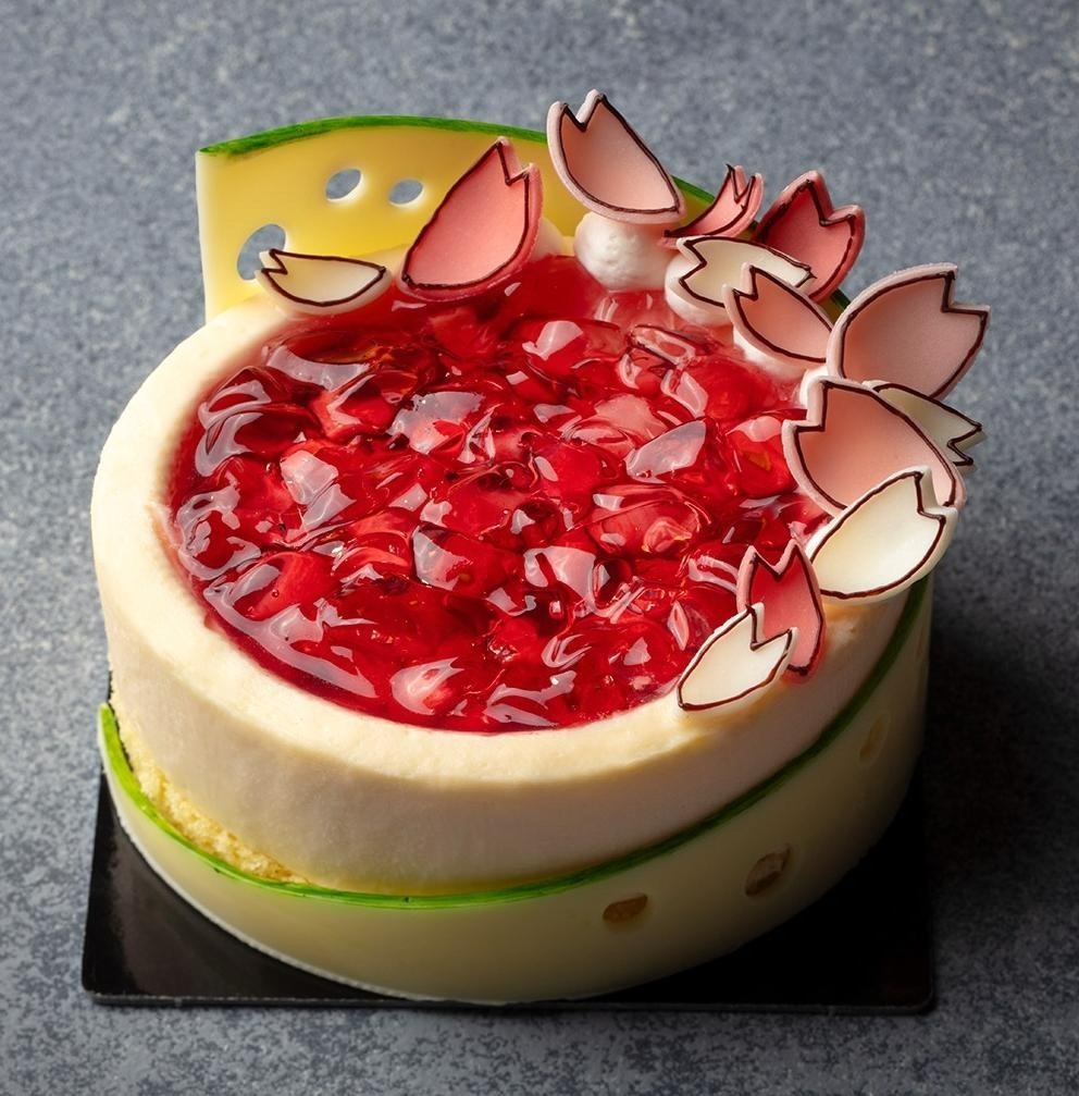 立体的な“2.5D”桜ケーキが軽井沢プリンスホテル ウエストで、チーズケーキ×みずみずしい苺ジュレ｜写真1