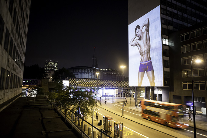クリスティアーノ・ロナウドの下着ブランド「CR7」から新作 - 世界7都市に巨大広告が出現｜写真8
