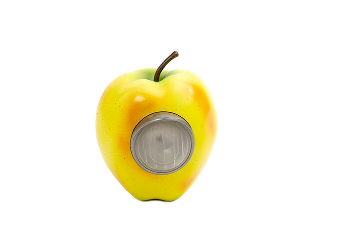 マーク ジェイコブスの本屋×アンダーカバー×メディコム・トイ、世界300個限定のリンゴ型ライト登場｜写真3