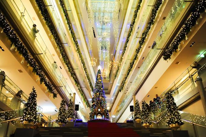 表参道ヒルズに世界最大級8mのジオラマツリー、光に包まれるノスタルジックなクリスマス｜写真8