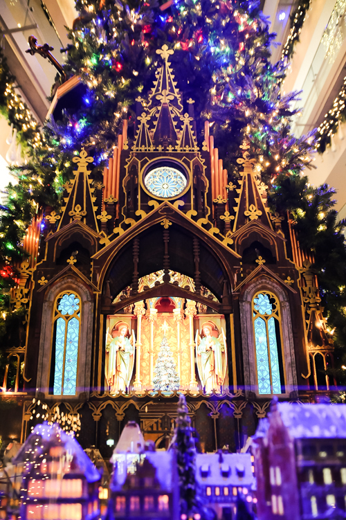 表参道ヒルズに世界最大級8mのジオラマツリー、光に包まれるノスタルジックなクリスマス｜写真10