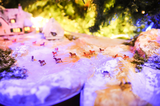 表参道ヒルズに世界最大級8mのジオラマツリー、光に包まれるノスタルジックなクリスマス｜写真14
