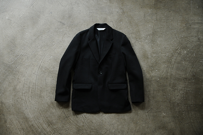 旅する紳士に贈る「ハローズ エクストラファイン」の機能的かつ着心地のいいジャケットやコート｜写真5
