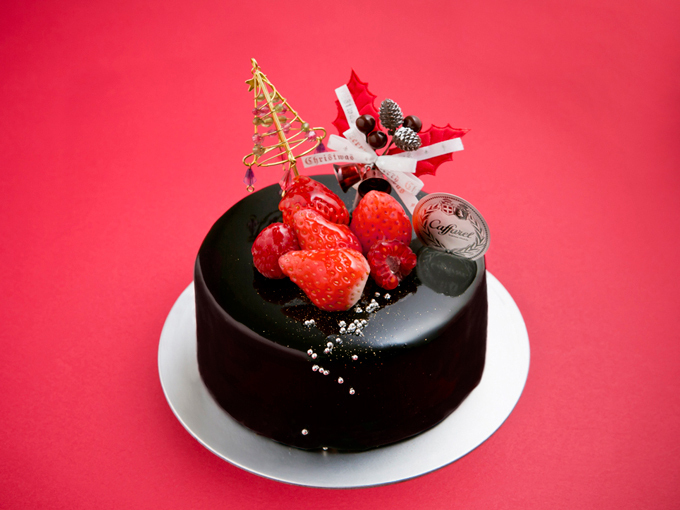 カファレルが贈るクリスマスケーキ - 雪原に咲く深紅の花をイメージしたケーキなど｜写真3