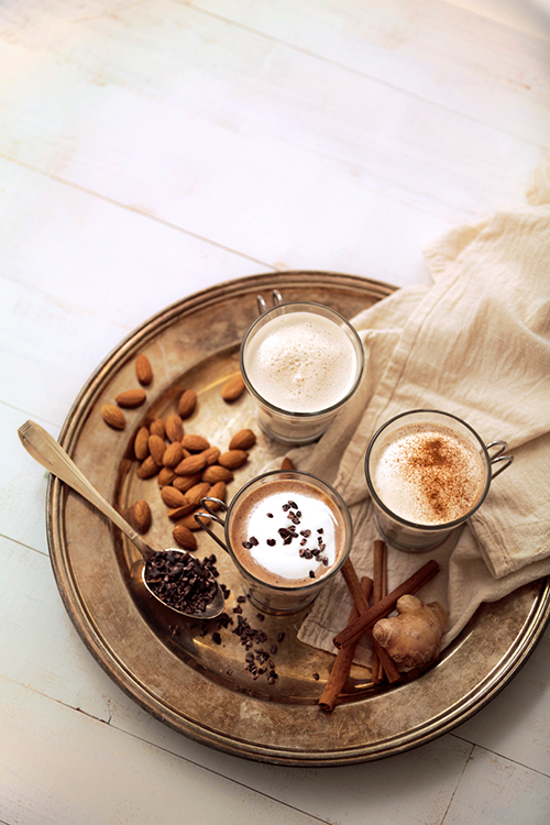 エル カフェの冬季限定「アーモンドミルク」美しさをサポートする健康ホットドリンク｜写真1