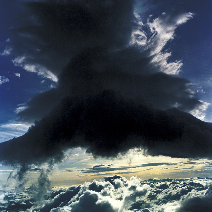 山内悠写真展 「夜明け」かぐれ表参道で開催 - 富士山の山小屋から撮影された地球と宇宙の境界線｜写真9
