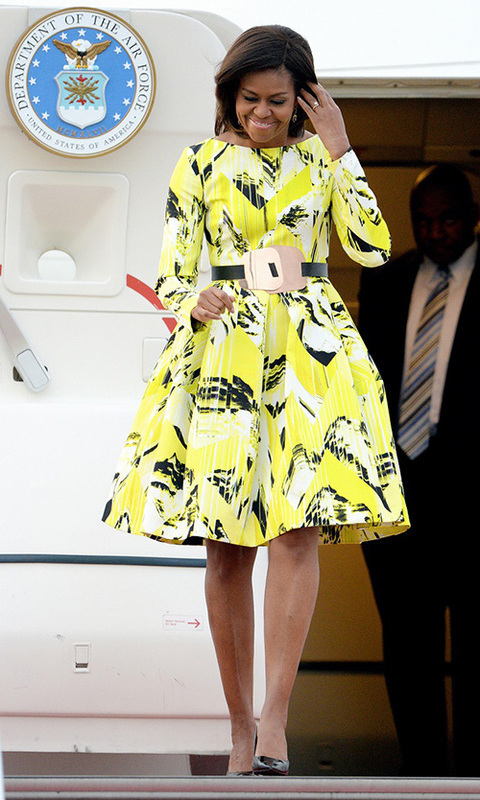 ミシェル・オバマ米大統領夫人が初来日！KENZOの華やかなイエロードレスをご着用｜写真1