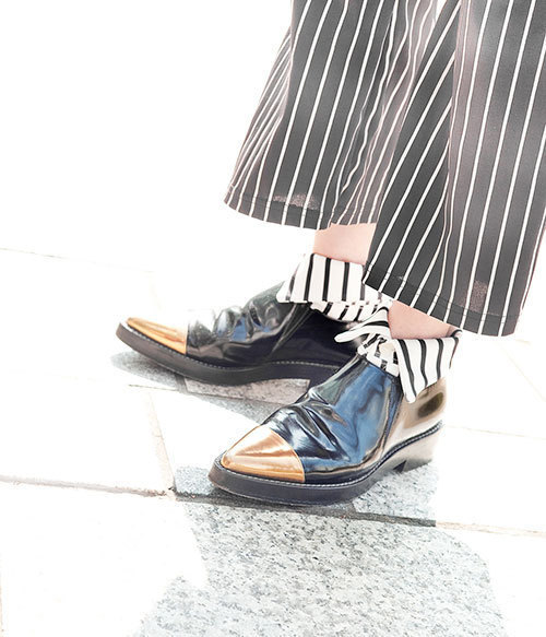 エリマキ ソックスから新作“シャツ型靴下”登場 - 白＆黒のストライプ柄｜写真10