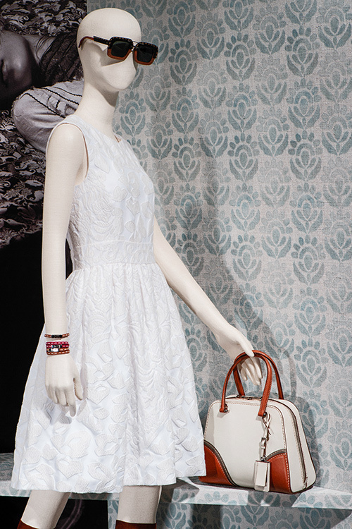 プラダの2015年春夏カプセルコレクション、柔らかなホワイトドレスが発売｜写真1