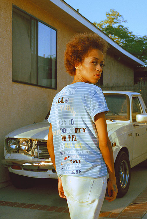 メゾン キツネ×米アーティストのキロ・キッシュ、赤・白・青を基調としたTシャツやスニーカー｜写真15