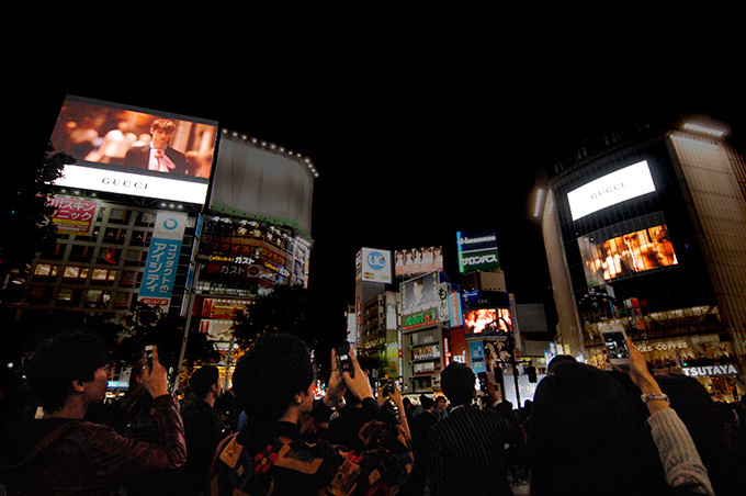グッチが渋谷のスクランブルをジャック！5つの大型ビジョンで16年クルーズコレクションのフィルムを放映｜写真2
