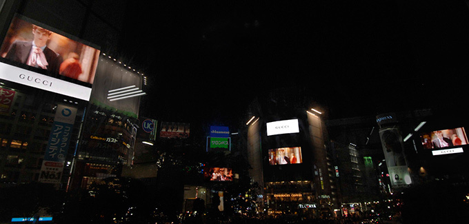 グッチが渋谷のスクランブルをジャック！5つの大型ビジョンで16年クルーズコレクションのフィルムを放映｜写真5