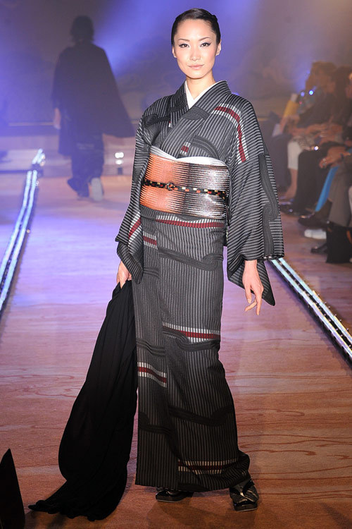 ストライプやデニムを使ったモダンなキモノスタイルを発表したJOTARO SAITO 2011-12年秋冬コレクション｜写真46