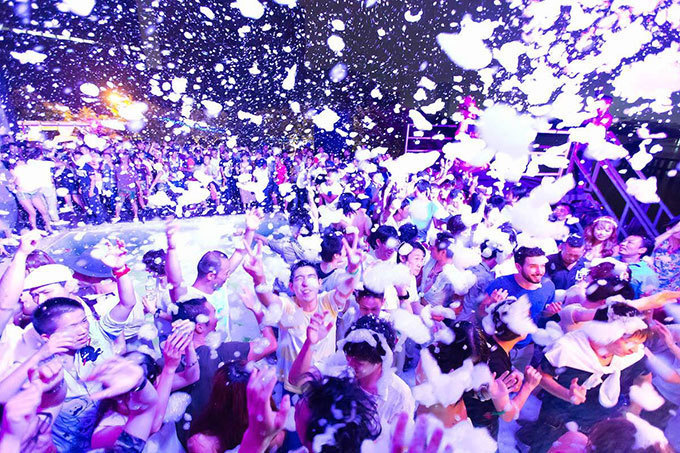 真夏のマンモスパーティ「サビシンボナイト」新木場ageHaで開催、女性は入場無料＆泡パも｜写真3