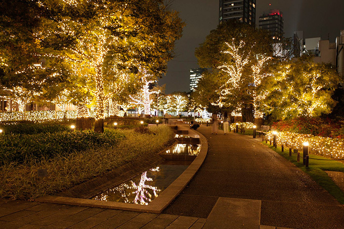 「ミッドタウン・クリスマス 2016」東京・六本木で- 幻想的な青いイルミネーションで宇宙空間を再現｜写真7