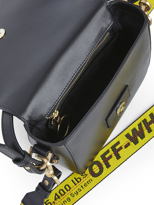 オフ-ホワイト ℅ ヴァージル アブローの新作バッグ - クリップのディテールが特徴｜写真17