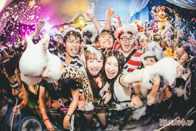 ハロウィンパーティー「泡ハロウィン」渋谷 clubasia&鹿児島で開催、仮装して泡まみれに！｜写真4