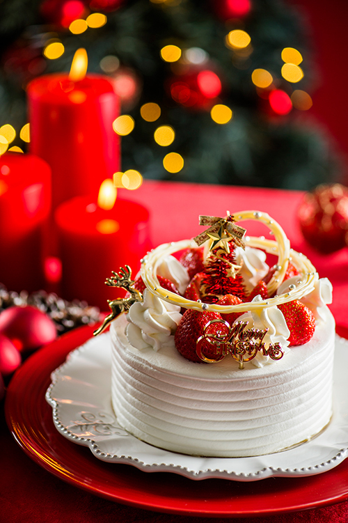 モンシェールのクリスマスケーキ -「堂島ロール」のクリームとフレッシュ苺で仕上げる贅沢なワンホール｜写真1