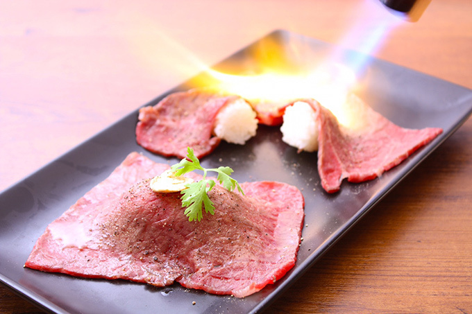 「ヤキニクバル  NO MEAT,NO LIFE.」ヤキニクバルの極肉炙り寿司 トリュフ仕立て