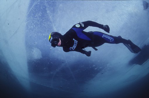 エドックスから深海1000mを泳ぐ時計が全世界250本限定リリース｜写真3