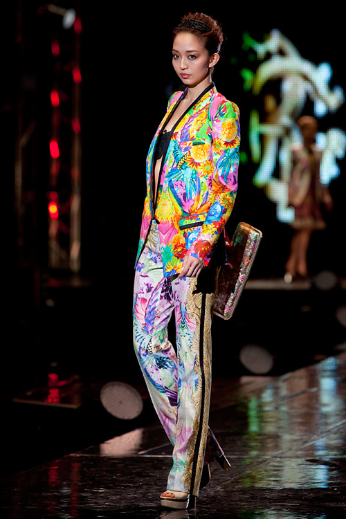 東京ランウェイのフィナーレを飾るジルスチュアート、ロベルト カヴァリに日本のトップモデル達が大集合｜写真19