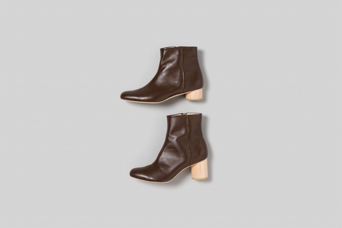 上) wood heel boots 35 62,000円＋税
下) wood heel boots 65 66,000円＋税