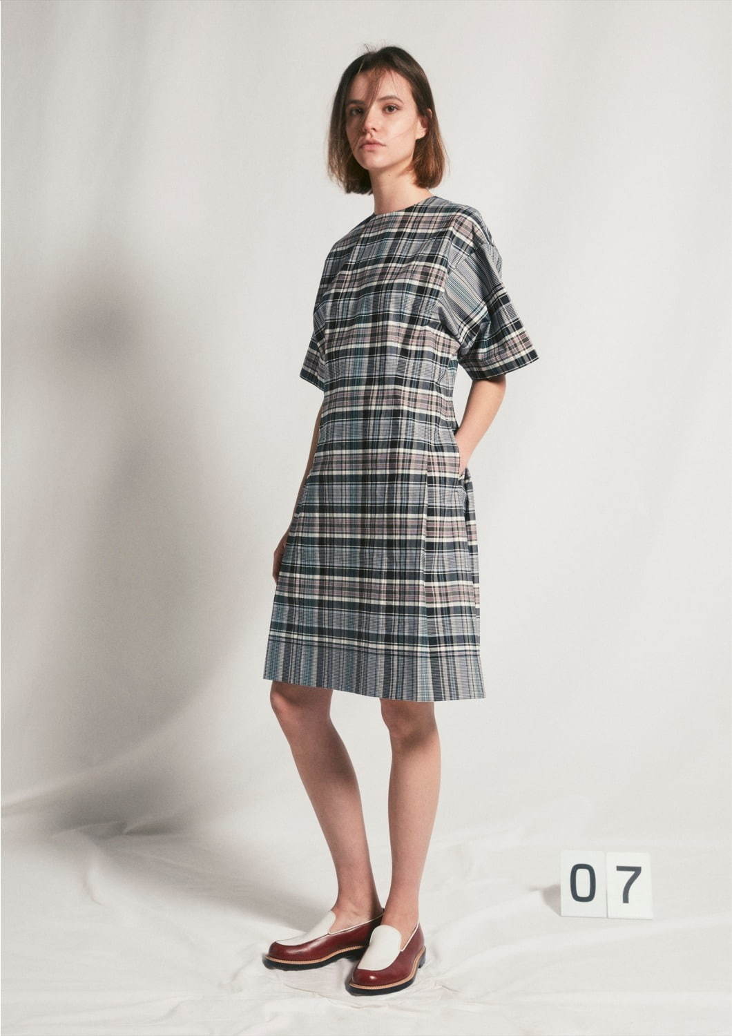 ビューティフルピープルの防水加工を施したドレスやスカート、マドラスチェックのパターンで｜写真5
