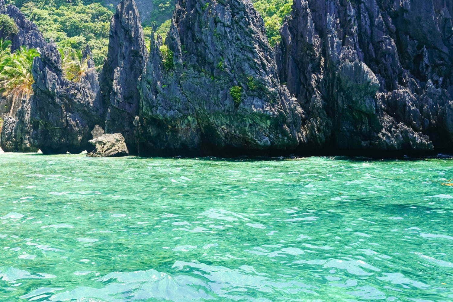 フィリピンの楽園「エルニド」最後の秘境と呼ばれるエメラルドグリーンの海とは？｜写真20