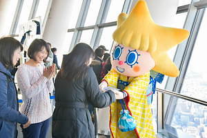 東京スカイツリータウンのお正月イベント、”初空”バーゲン&日本国旗カラーのライティング|写真2