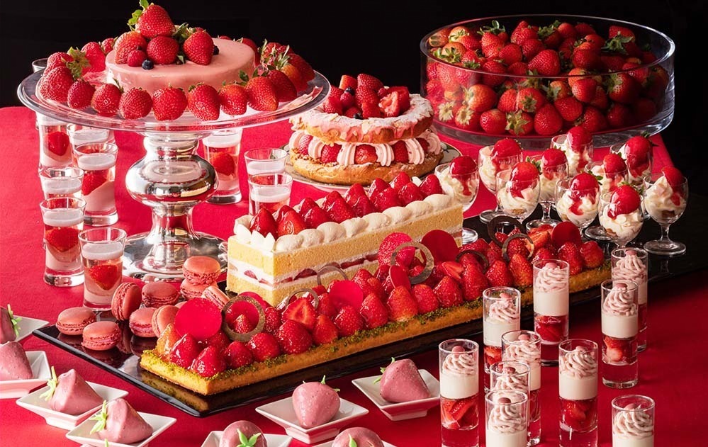 ＜横浜ベイホテル東急＞12種のケーキや苺の食べ比べが出来るナイトビュッフェ