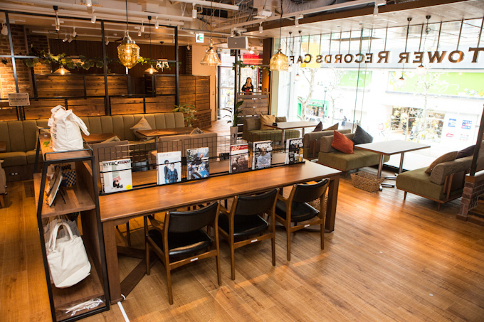 タワーレコード渋谷店がリニューアルオープン - 本を閲覧できるカフェやイベントスペースも新設｜写真5