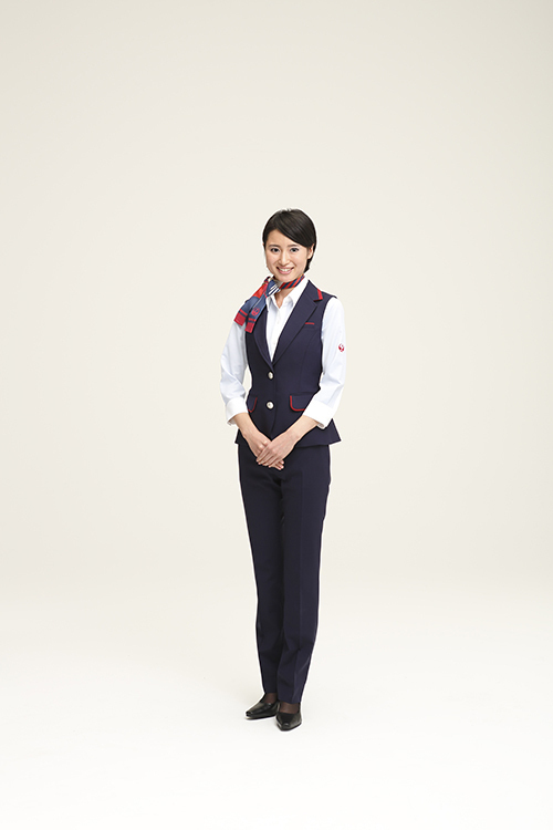 ケイタ マルヤマの丸山敬太が、JAL客室乗務員の新しい制服をデザイン｜写真43