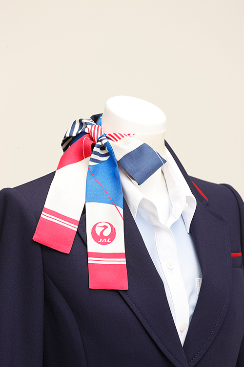 ケイタ マルヤマの丸山敬太が、JAL客室乗務員の新しい制服をデザイン｜写真53