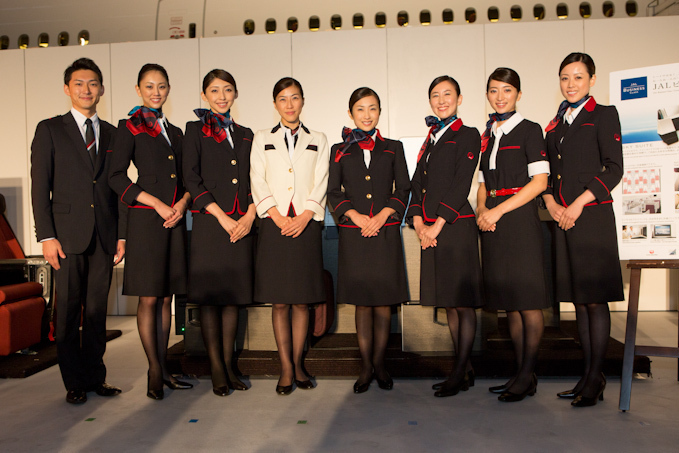 ケイタ マルヤマの丸山敬太が、JAL客室乗務員の新しい制服をデザイン｜写真11