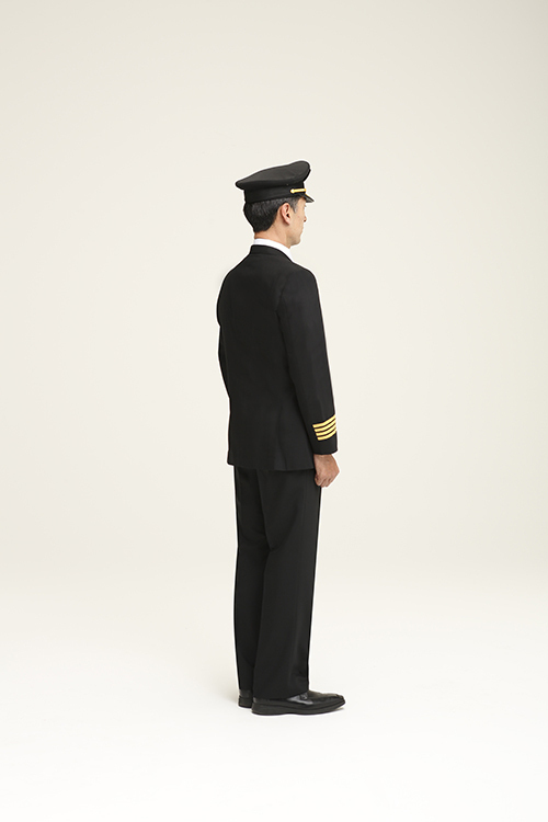 ケイタ マルヤマの丸山敬太が、JAL客室乗務員の新しい制服をデザイン｜写真58