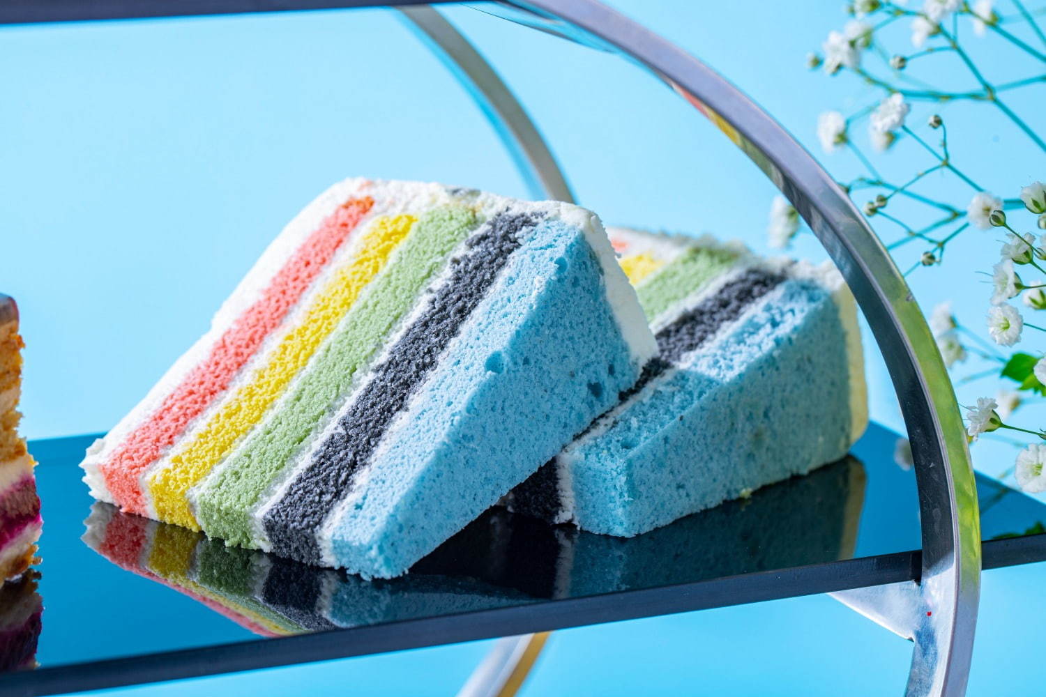 “夏の雨上がり”着想のカラフルアフタヌーンティーがヒルトン名古屋で、虹色ケーキやフラワーゼリー｜写真5