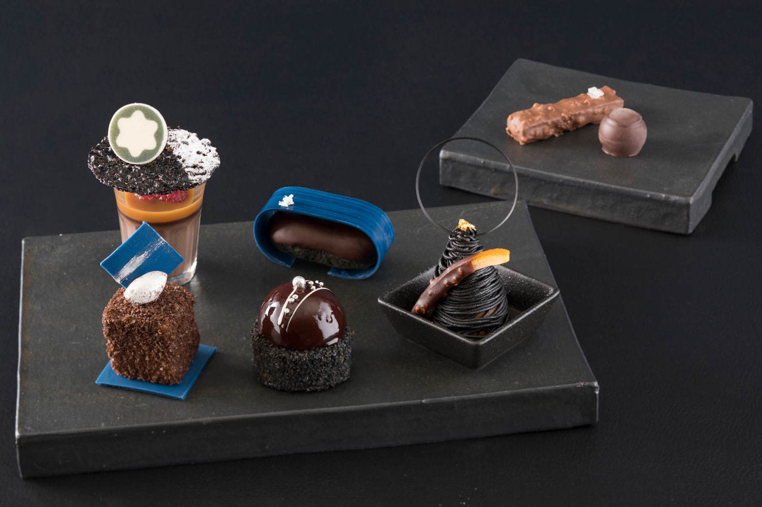 スイスホテル南海大阪×モンブランのアフタヌーンティー、オールブラックのケーキやチョコムース｜写真4